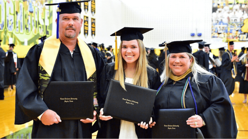 Mom, Dad and daughter all graduate from college together
