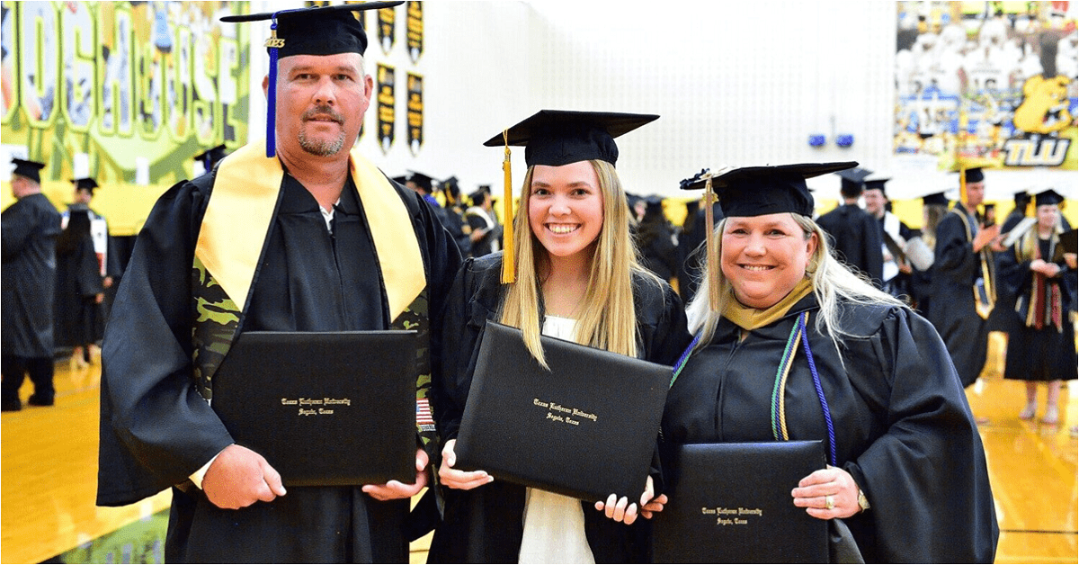 Mom, Dad and daughter all graduate from college together
