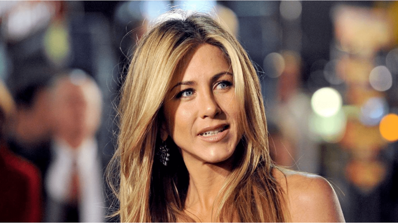 Jennifer Aniston, 54, Shows off Her Gray Hair & Chooses to Age Naturally – People Say It Doesn’t Suit Her